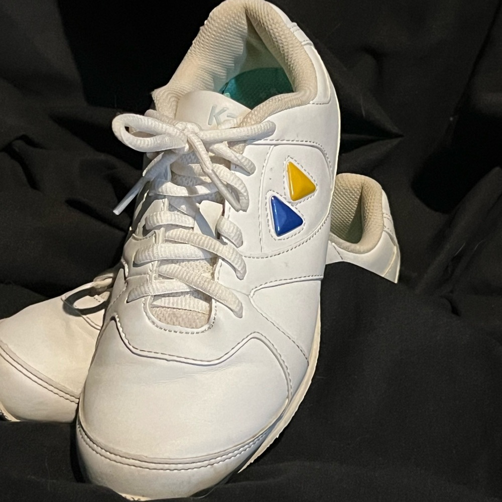 Cheer shoes